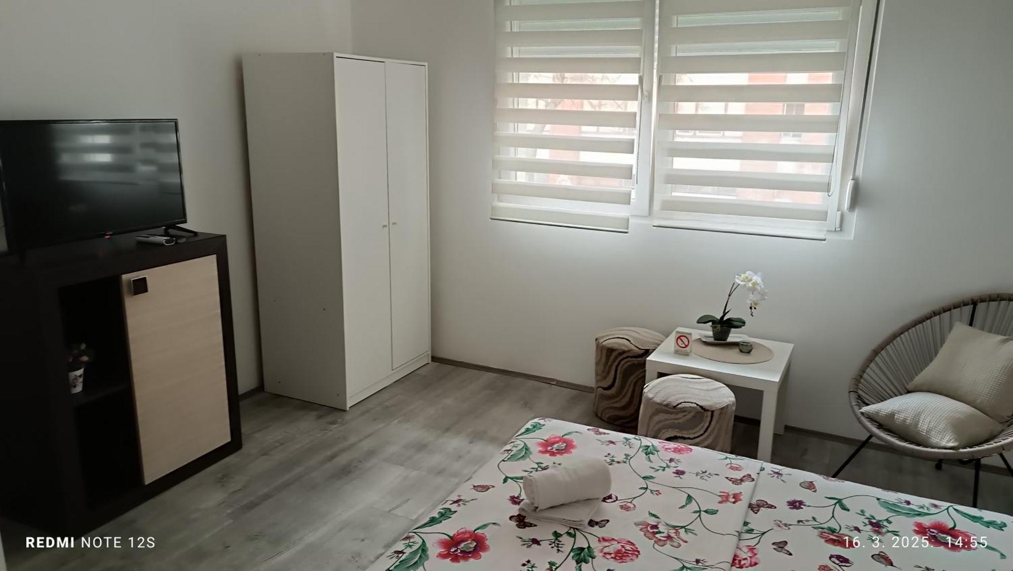 Happy Star Apartment Nis Ngoại thất bức ảnh